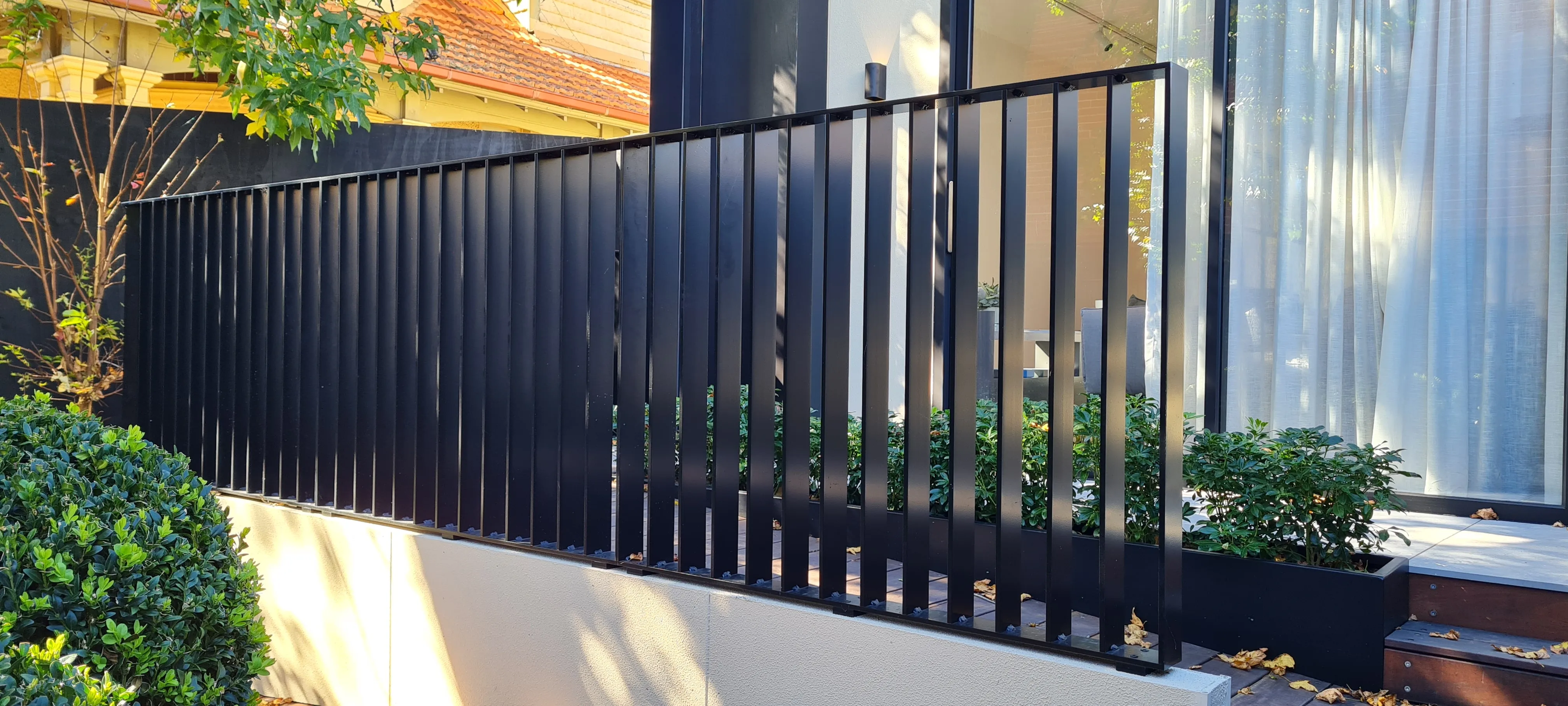 Metal balustrade for building