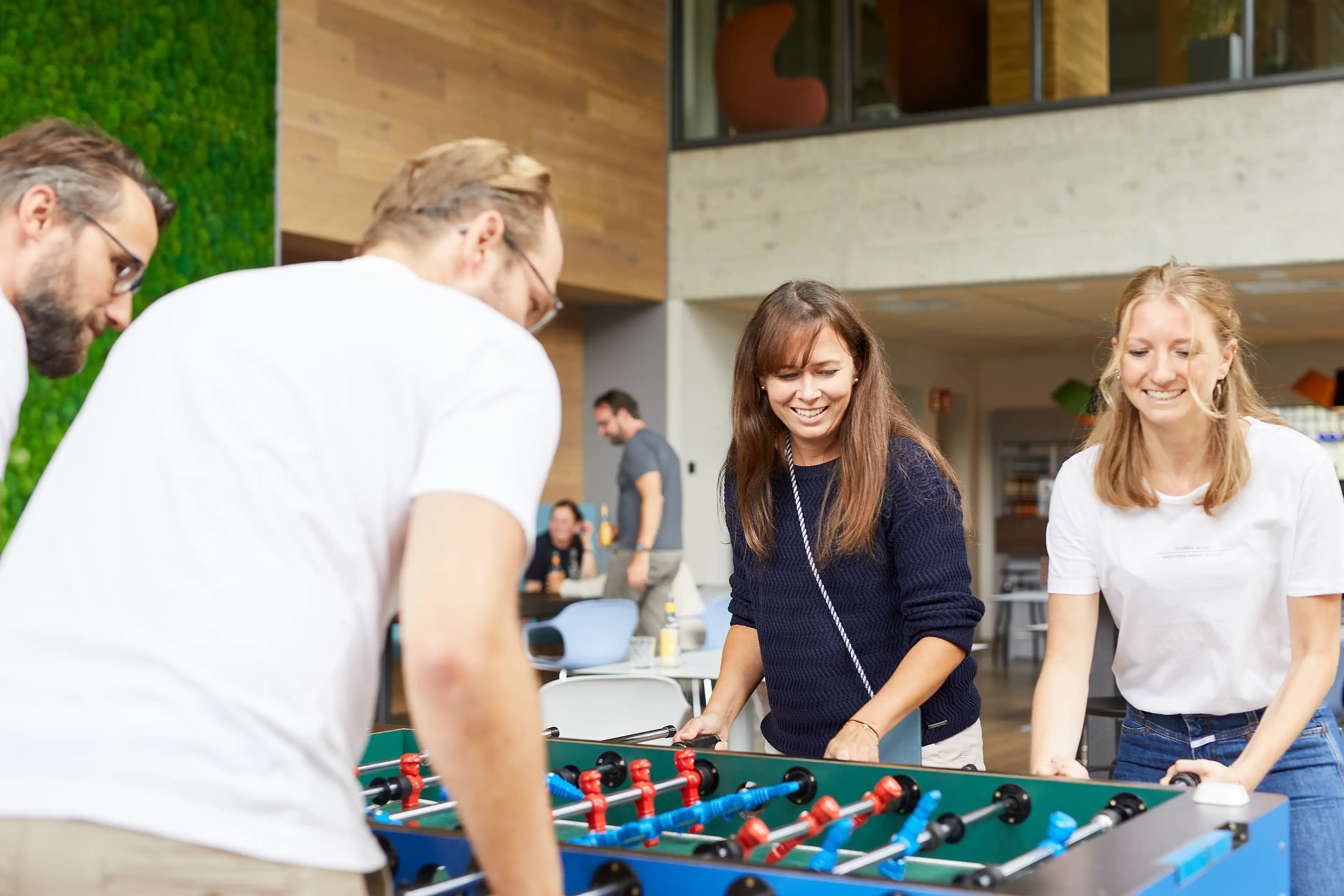 INNODREI Team beim Tischfußball