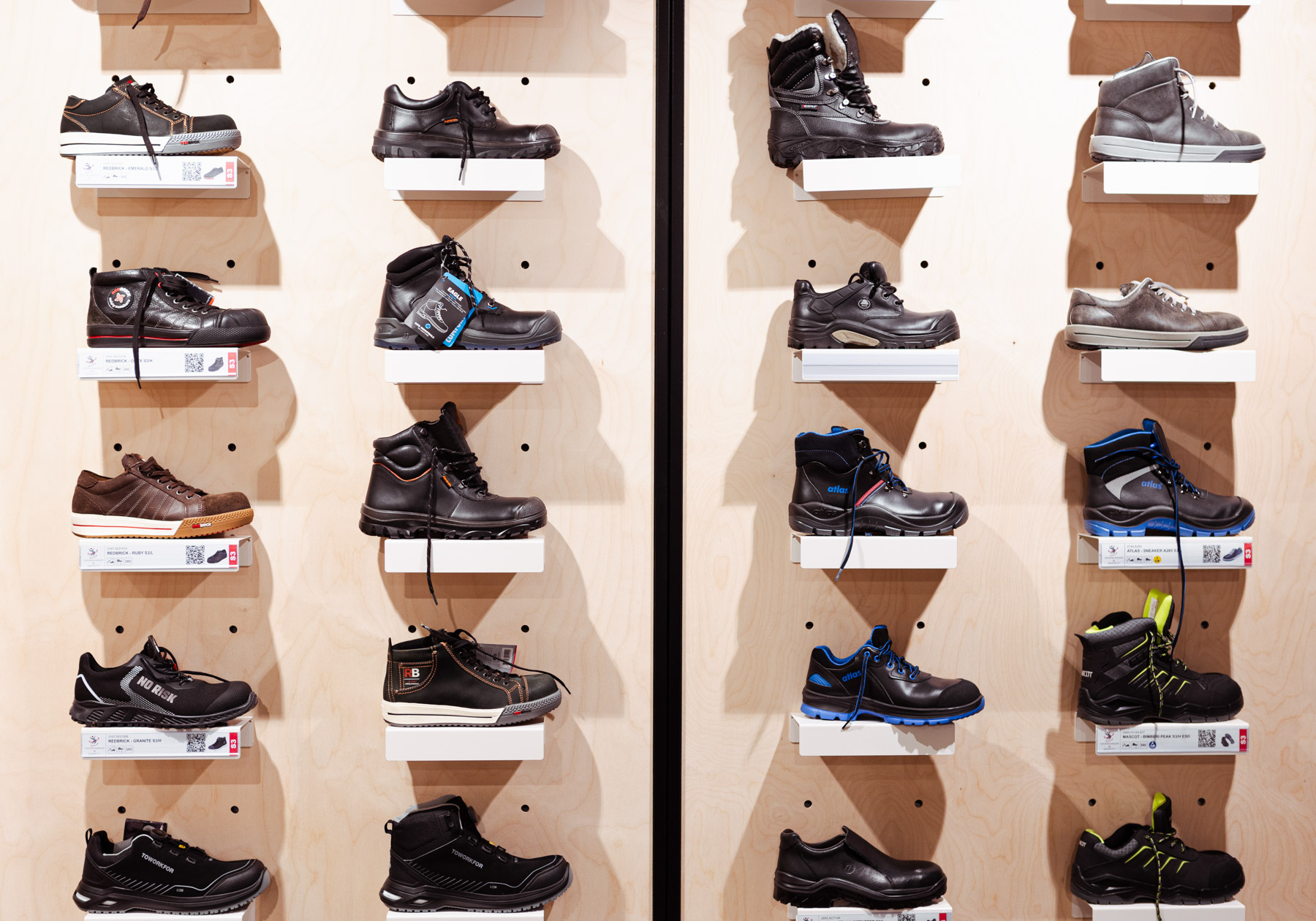 Werkschoenen voor dames: dit zijn de veiligheidseisen