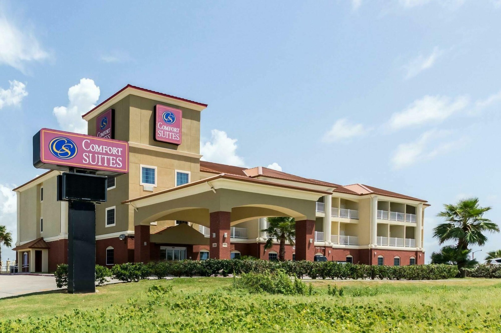 Texas Comfort Suites sold in deal brokered by Marcus & Millichap