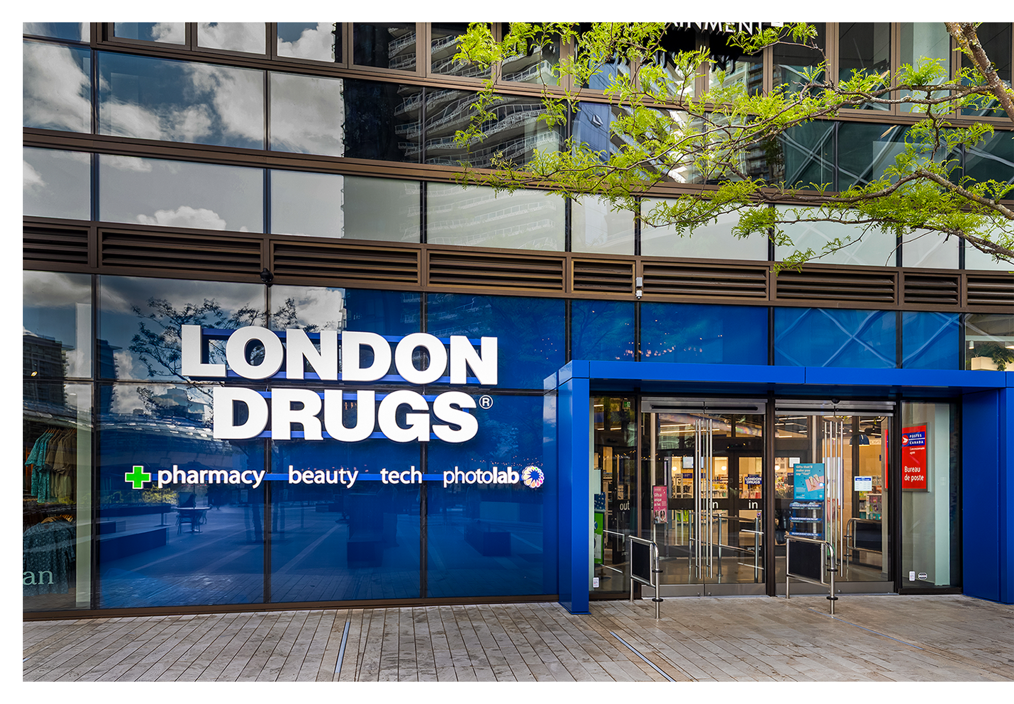 Projet de design d'intérieur commercial. Une réalisation de Rümker. Magasin London Drugs 