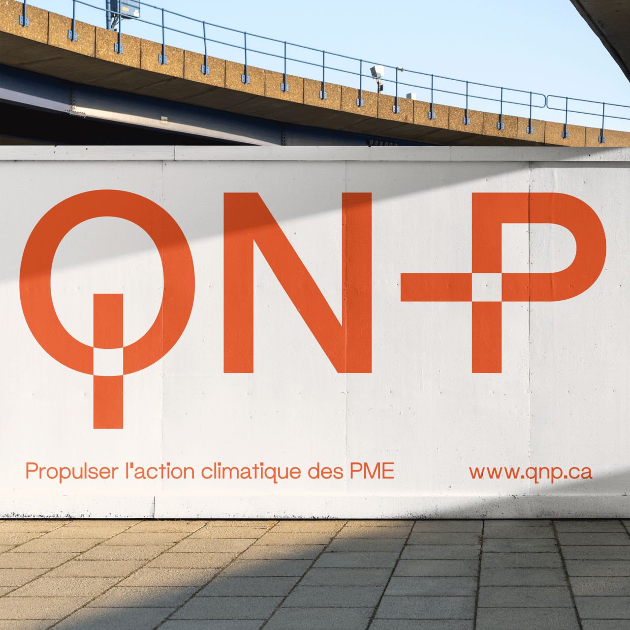 Refonte identitaire et positionnement stratégique de Québec Net Positif (QNP), un organisme mobilisant les PME québécoises vers la transition climatique. Grâce à une démarche de cocréation, une nouvelle identité de marque et des outils stratégiques, QNP renforce son leadership en action climatique et en développement durable au Québec.