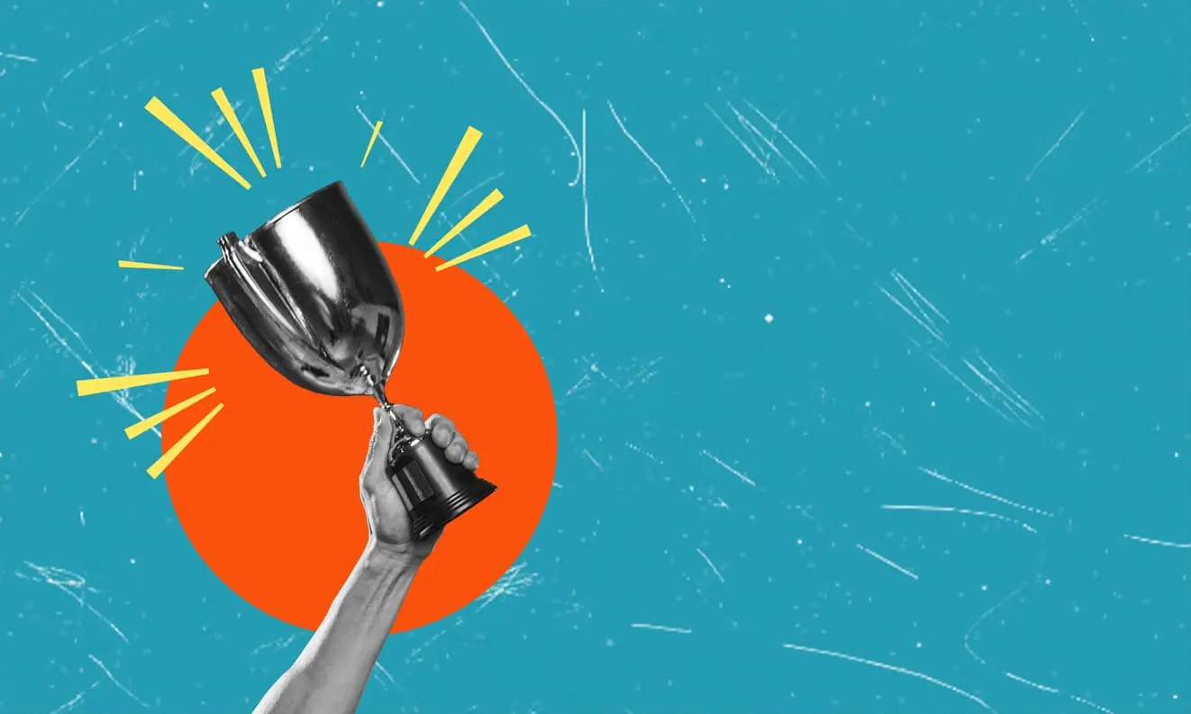 blue background and trophee in a hand