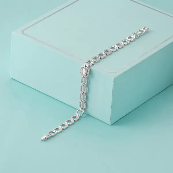Las 10 mejores marcas de joyería y relojes del Reino Unido según EMV en Instagram