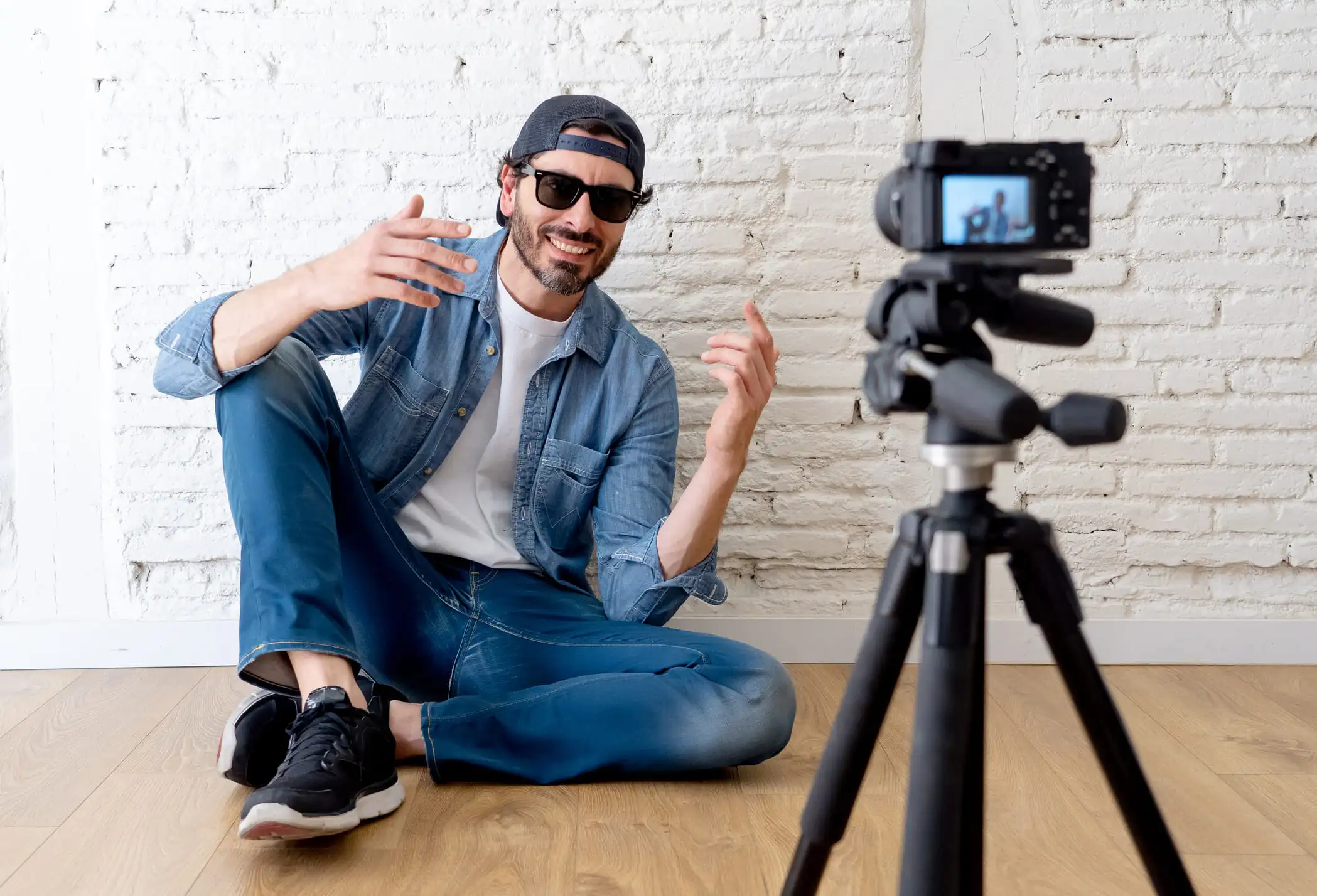 youtubeur devant la camera