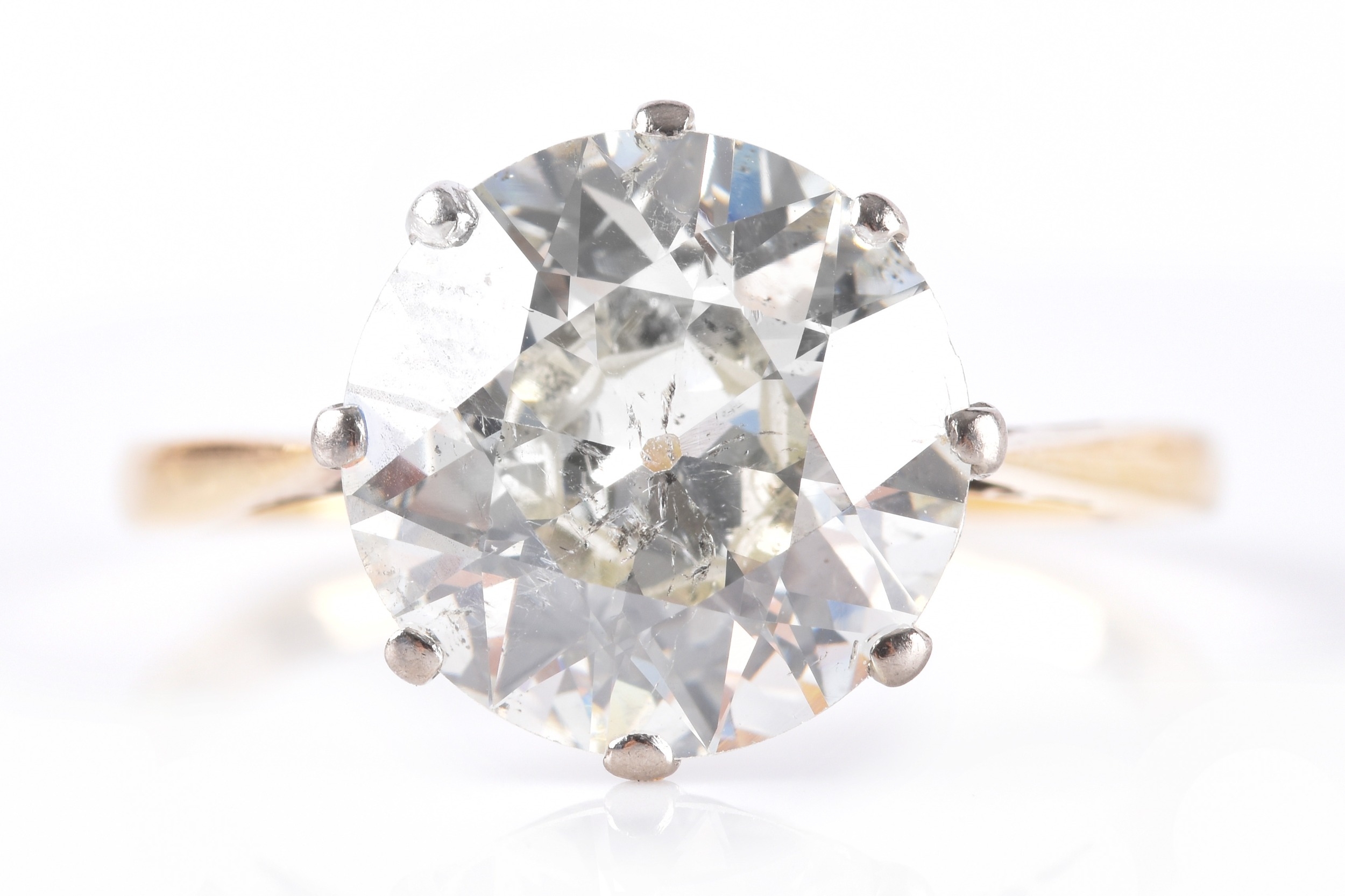 Antique old-cut diamond solitaire ring in yellow gold