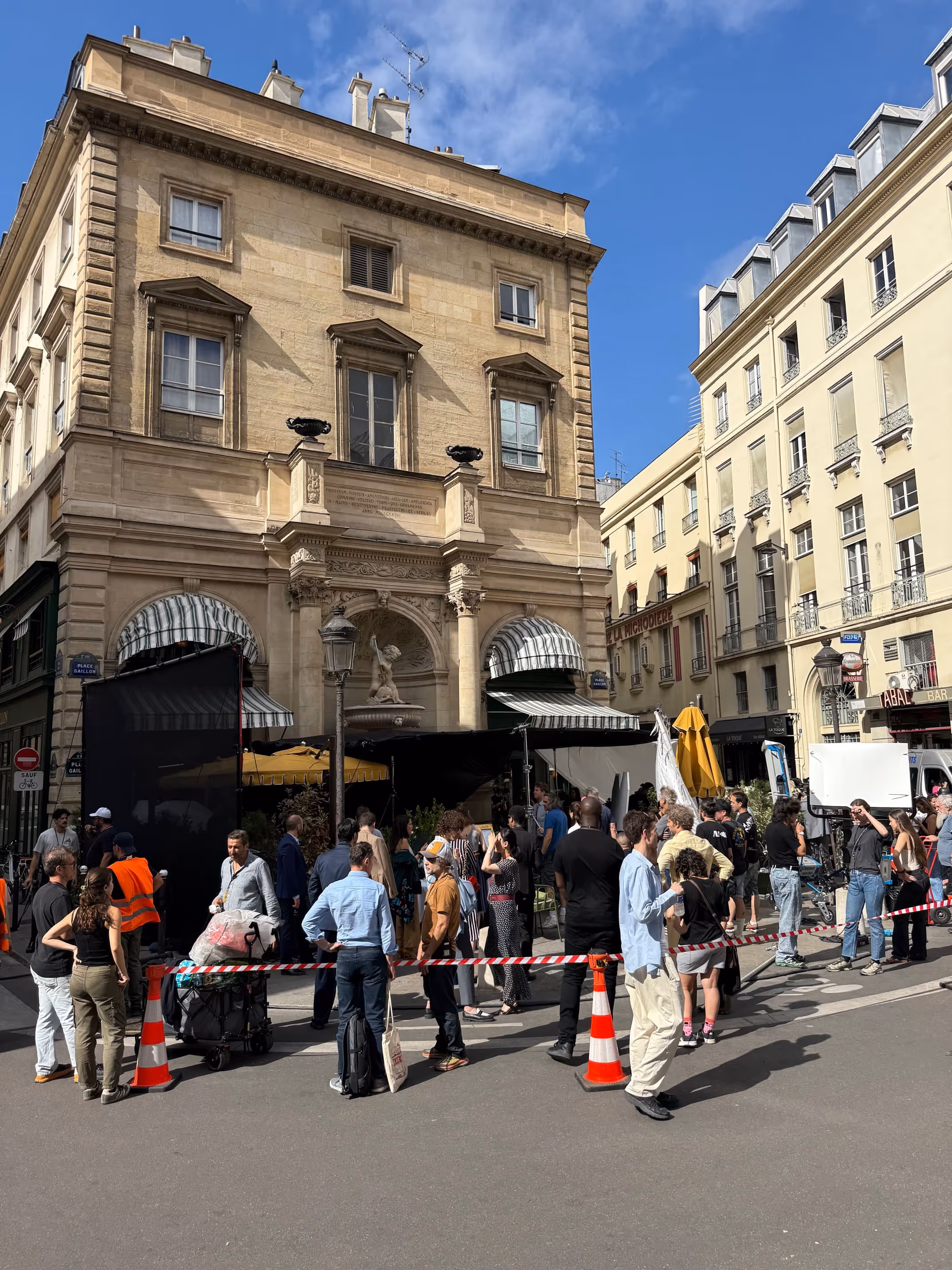 Emily in Paris à La Fontaine Gaillon - Saison 5