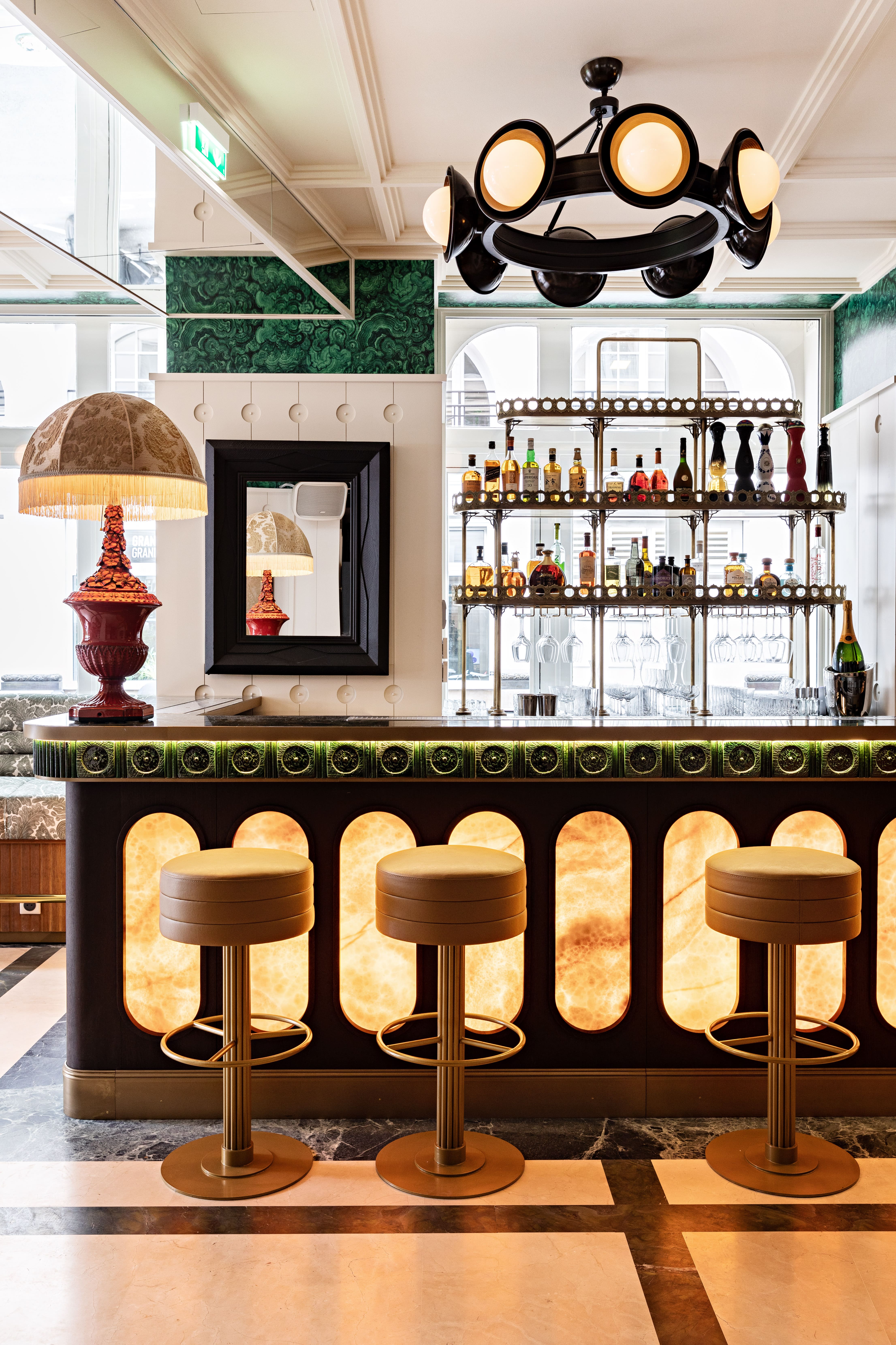 Emily in Paris à La Fontaine Gaillon - Saison 5