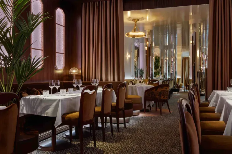 Salle du Hollywood Savoy dressée pour un dîner