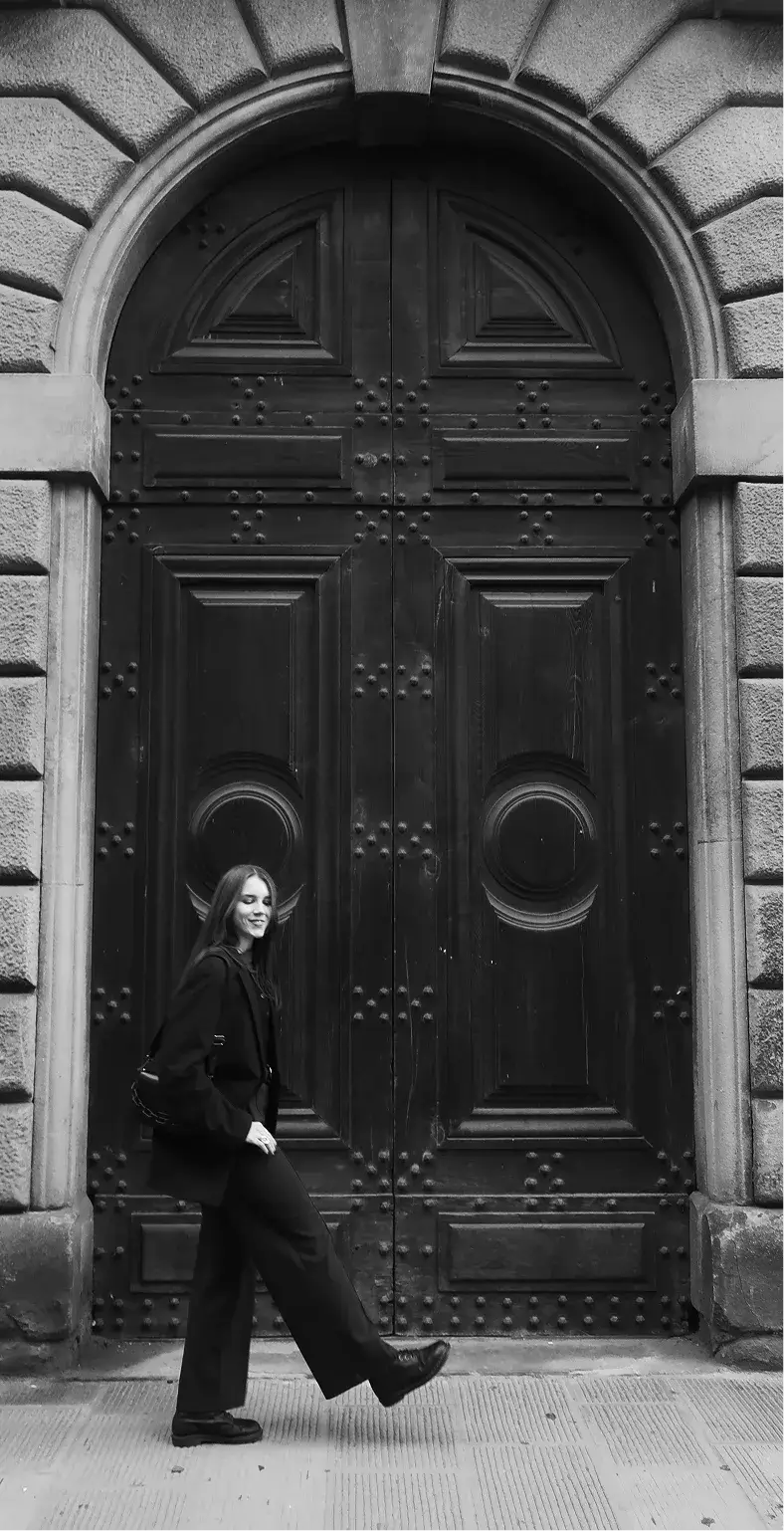 A photo of Alina Drozdenko, freelance web designer and Webflow developer