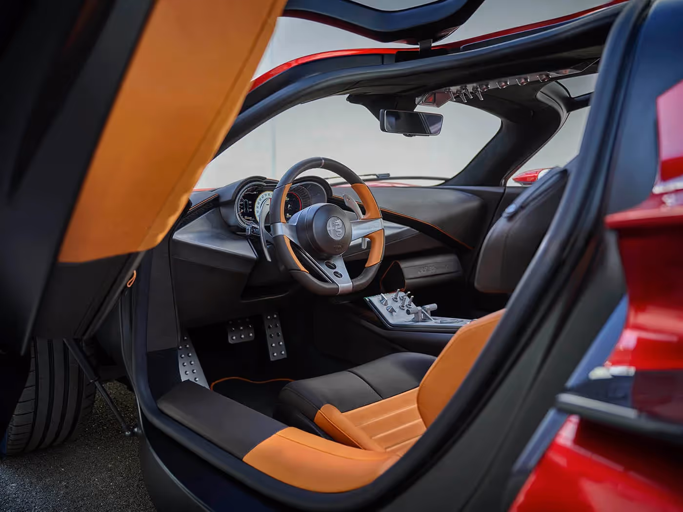 Kokpit za dvoje odiše ekskluzivnim detaljima, uz neizbežan retro stil 