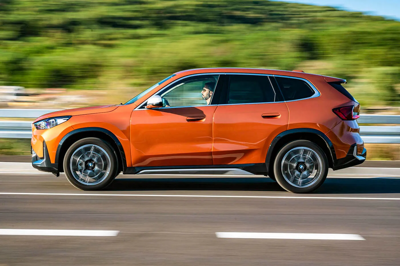 Bočna silueta otkriva koliko je X1 porastao u svojoj trećoj generaciji