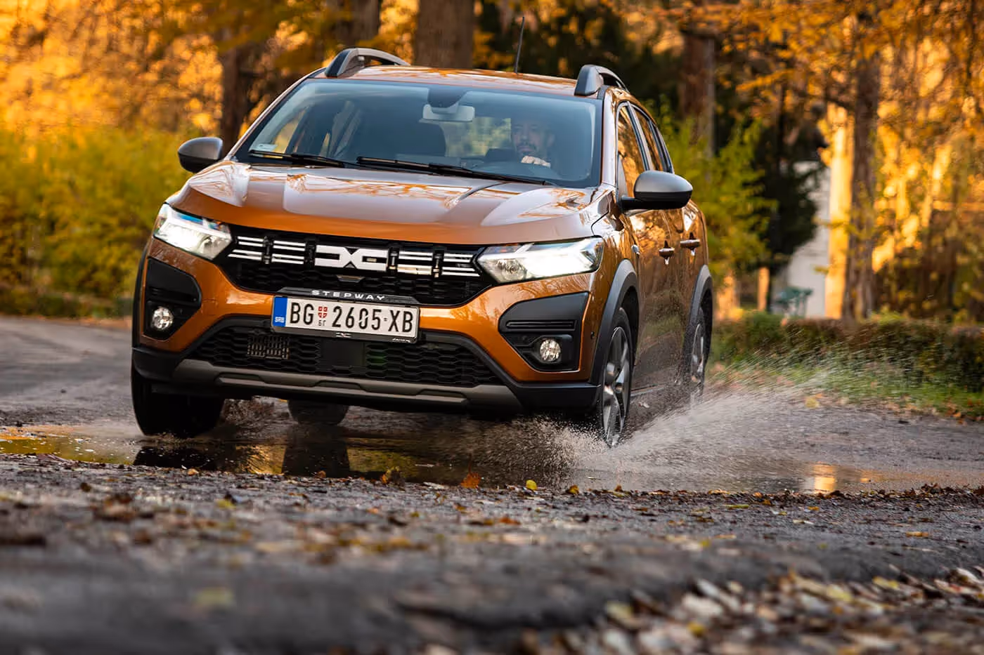 Promenom iz uzdužne u poprečnu poziciju, krovne šine se lako pretvaraju u nosače koji se mogu opteretiti sa 80 kg tereta