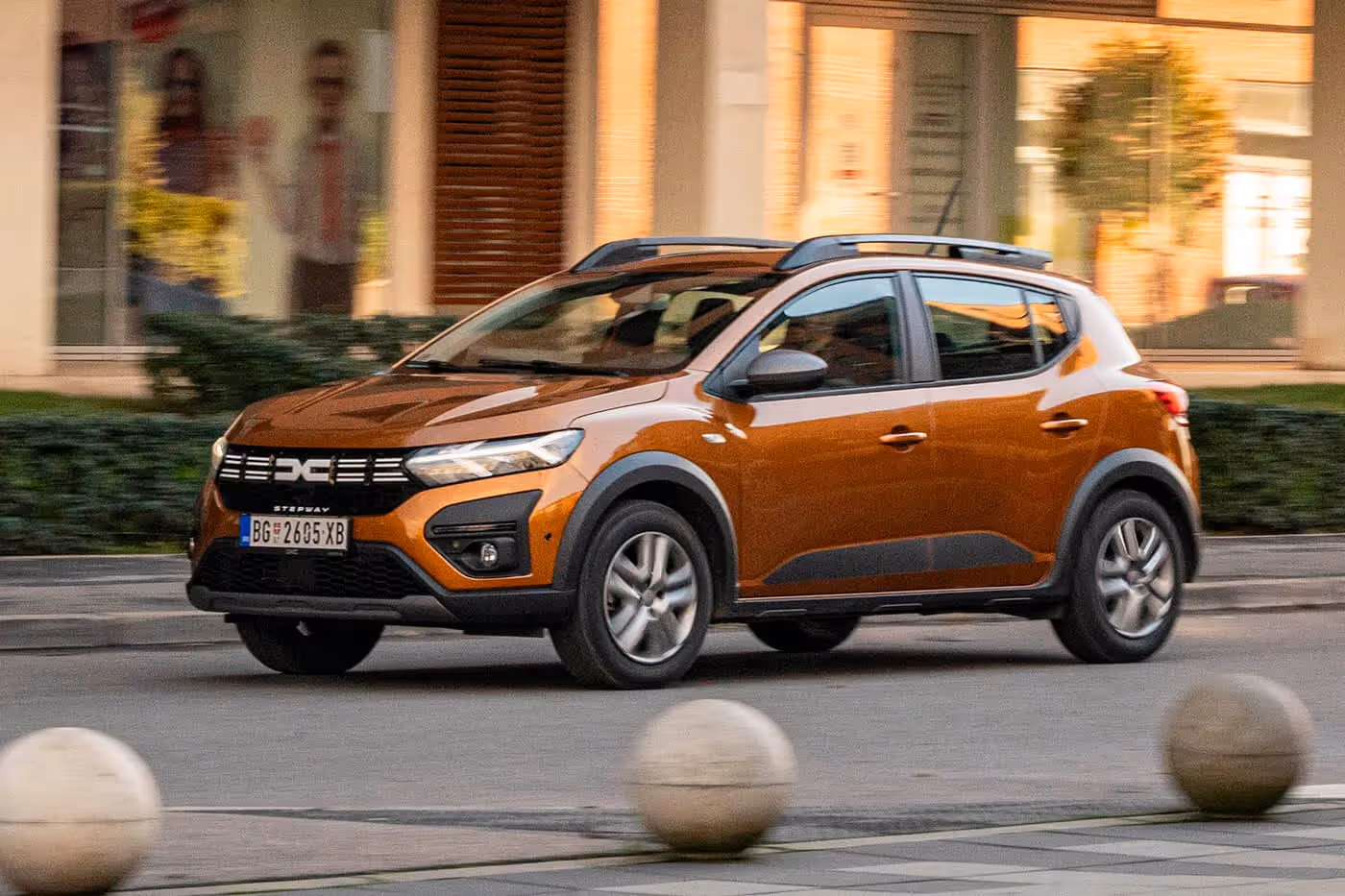 Prilikom vožnje na TNG, trocilindarski turbomotor proizvodi 9 KS i 10 Nm više