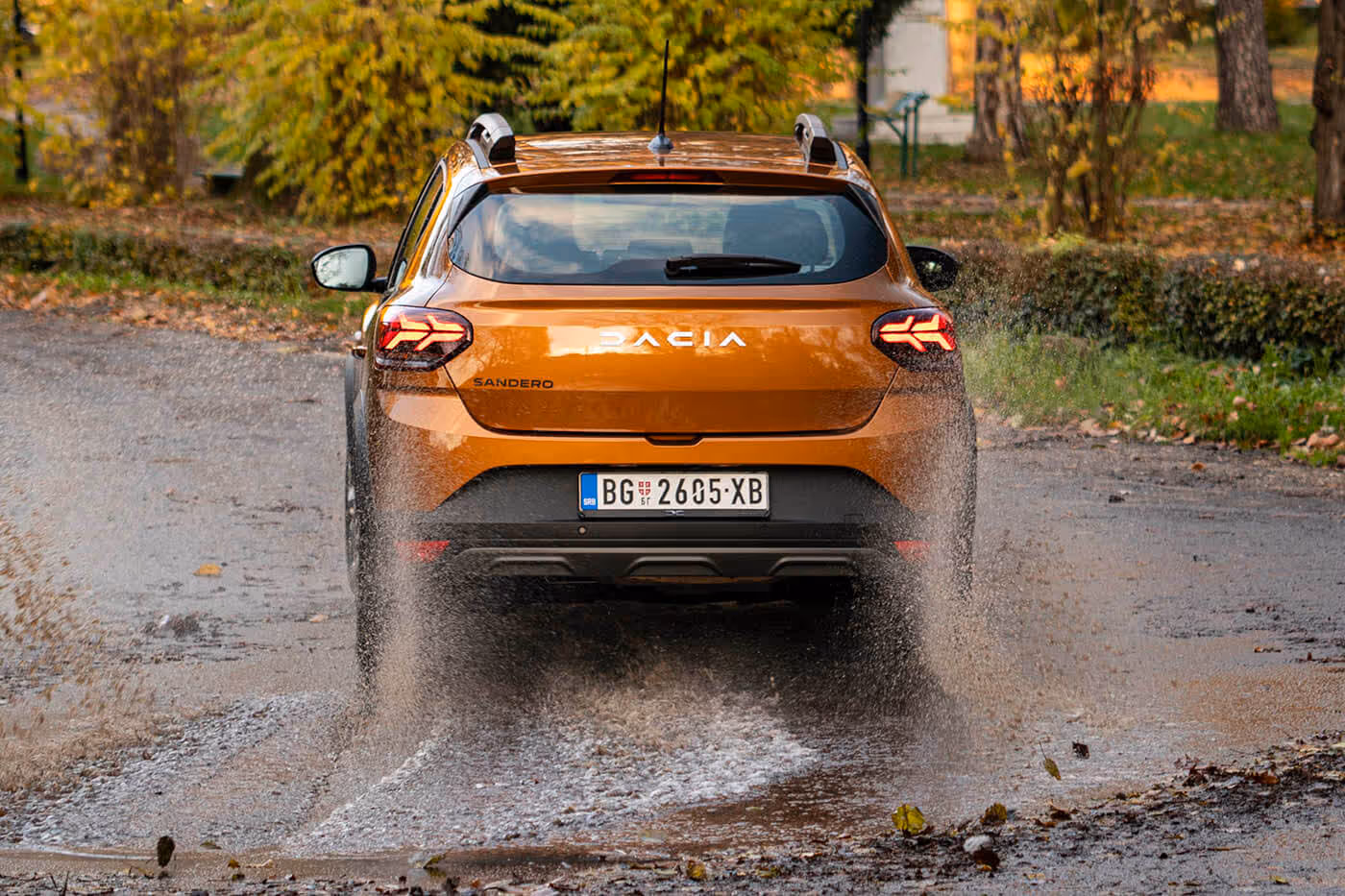 Zadnje svetlosne grupe, poput prednjih, imaju grafiku koja asocira na slovo Y