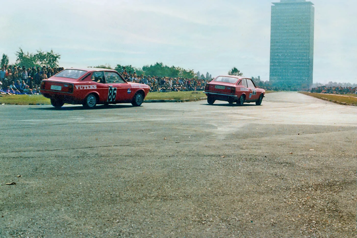 Mladen Gluhak i Marjan Kulundžić u Fijatima 128 N na Ušću