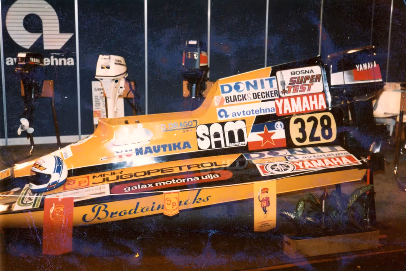 Posle kružnih trka, Dragoj je gotovo deset sezona proveo kao pilot trkačkih čamaca sa kojima je imao uspeha i u Evropi