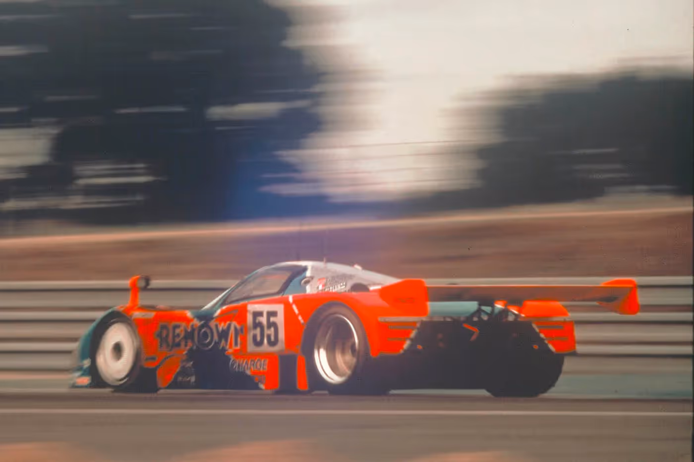 Jedan od legendarnih automobila na trci svakako je „mazda 787B“ sa Vankel-motorom, čija je posada Vajlder/Herbert/Gašo slavila 1991. godine