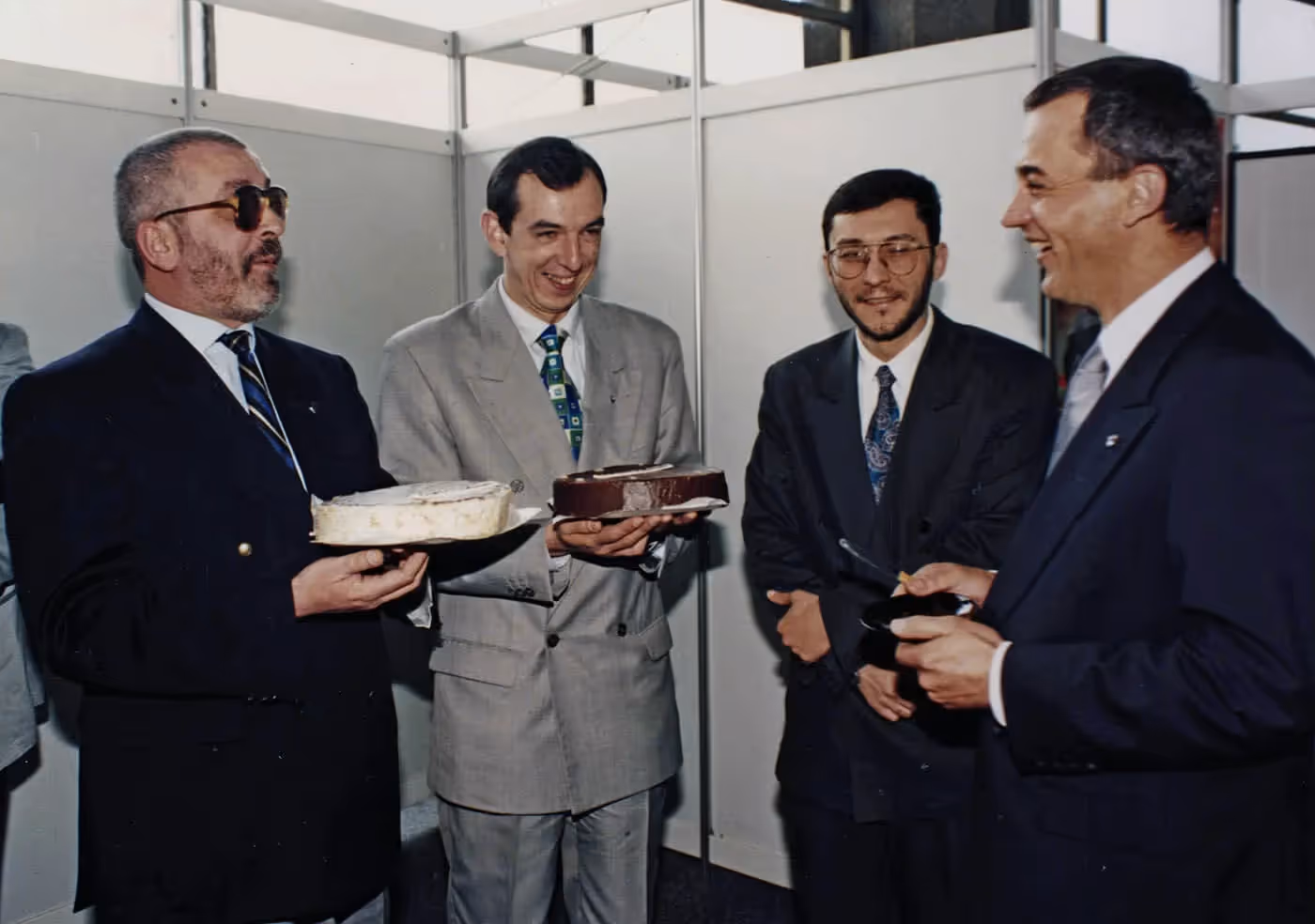 Aleksandar Mirković kao sportski (levo) i Milan Belin (drugi s leva) kao poslovni direktor KEP-a, uz naravno Velimira Pijevića (desno), imali su sjanu ideju koja ipak nije u praksi zaživela zbog mnogo manje sportskih razloga 