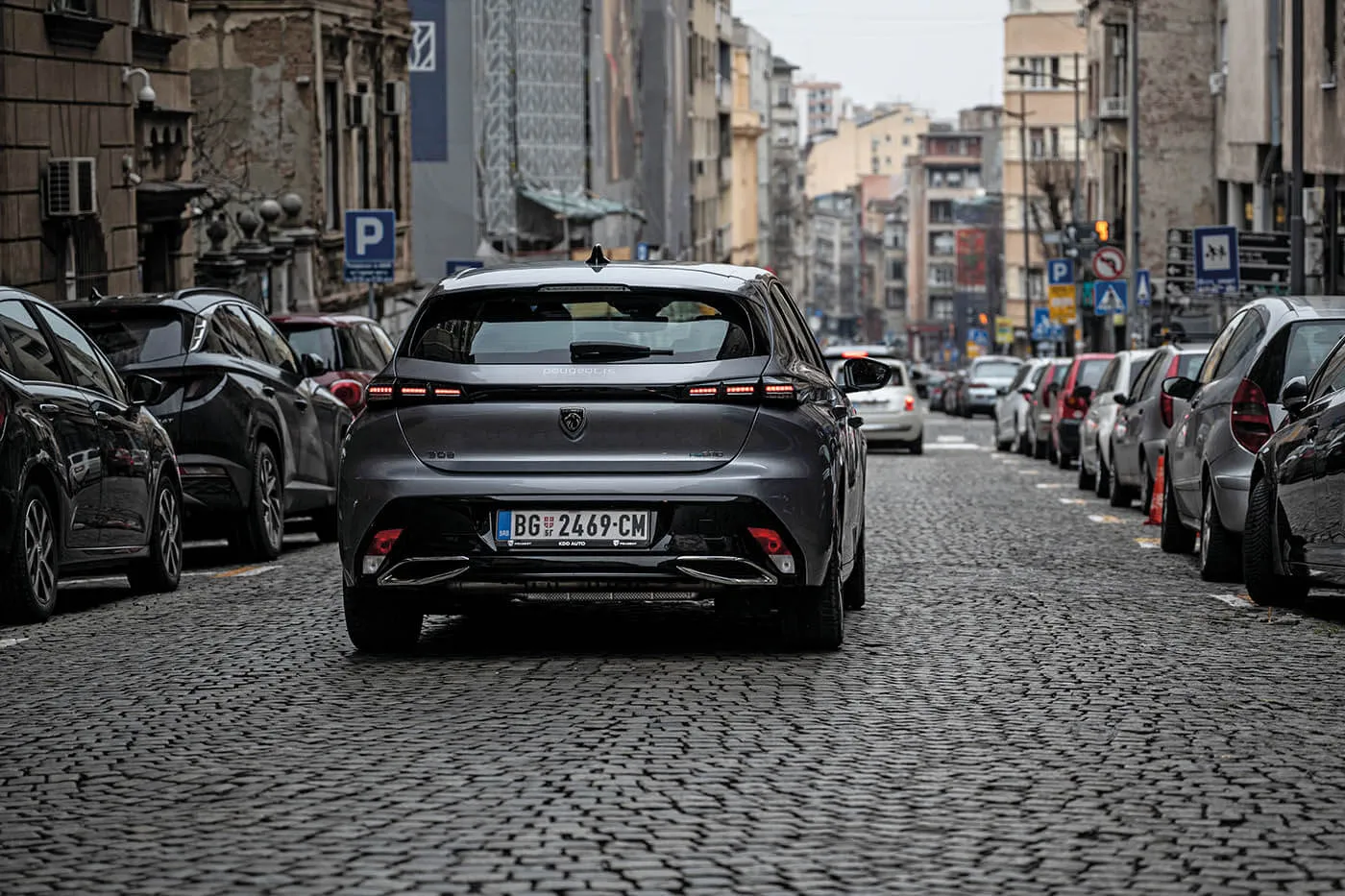 U gradskoj vožnji Pežoov plag-in hibrid može da prevali oko 30 kilometara vozeći isključivo na struju