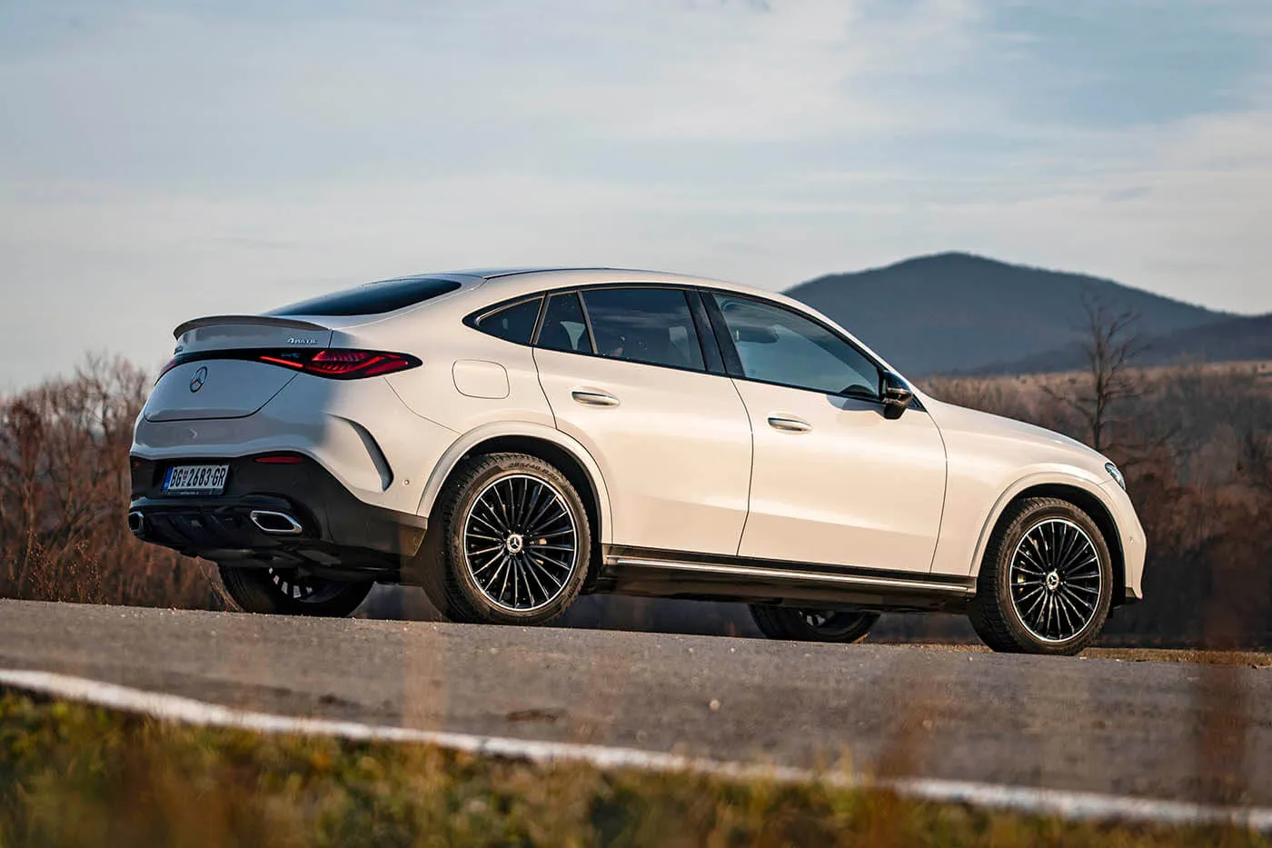 Silueta postaje još privlačnija kada je automobil opremljen AMG paketom i velikim točkovima od 20 inča