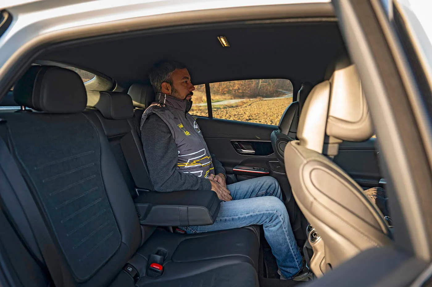 Nazad mogu sedeti i osobe visoke 180 cm, ali putovanje im ni izbliza neće biti prijatno kao putnicima na prednjim sedištima 