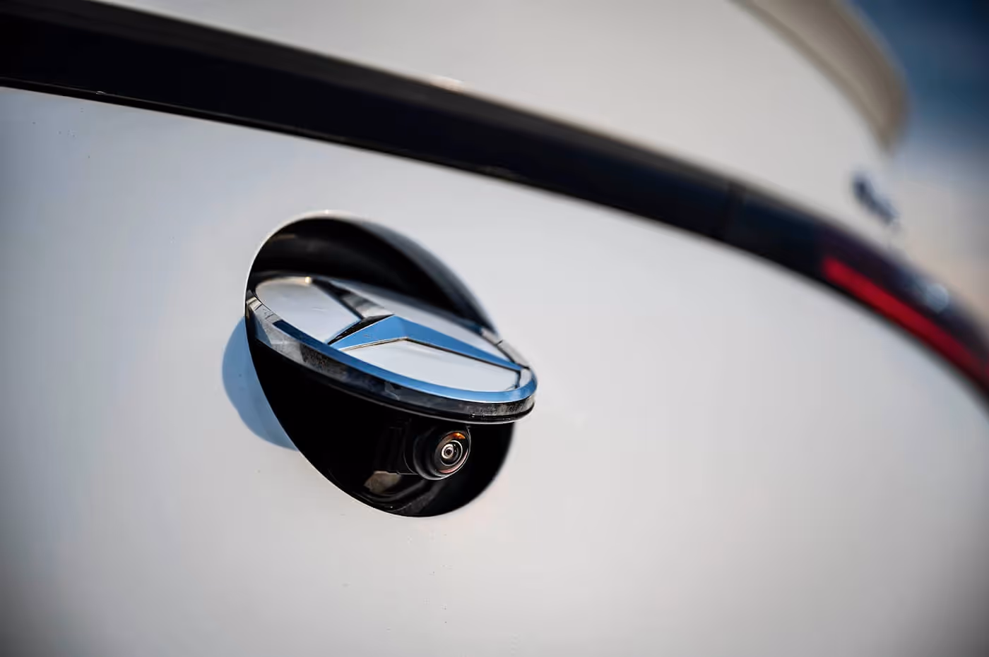 Preglednost unazad je problematična i kamera je od velike pomoći prilikom manevrisanja