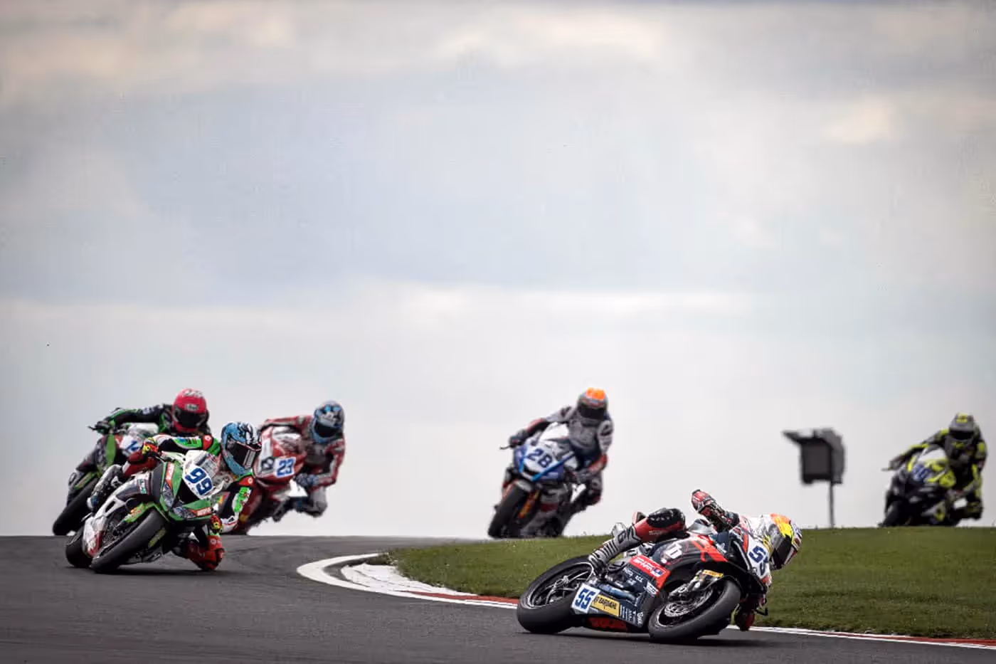 Dvadesettrogodišnji Italijan je ove sezone na podijumu završio pet trka, od toga dve na stazi Donington park