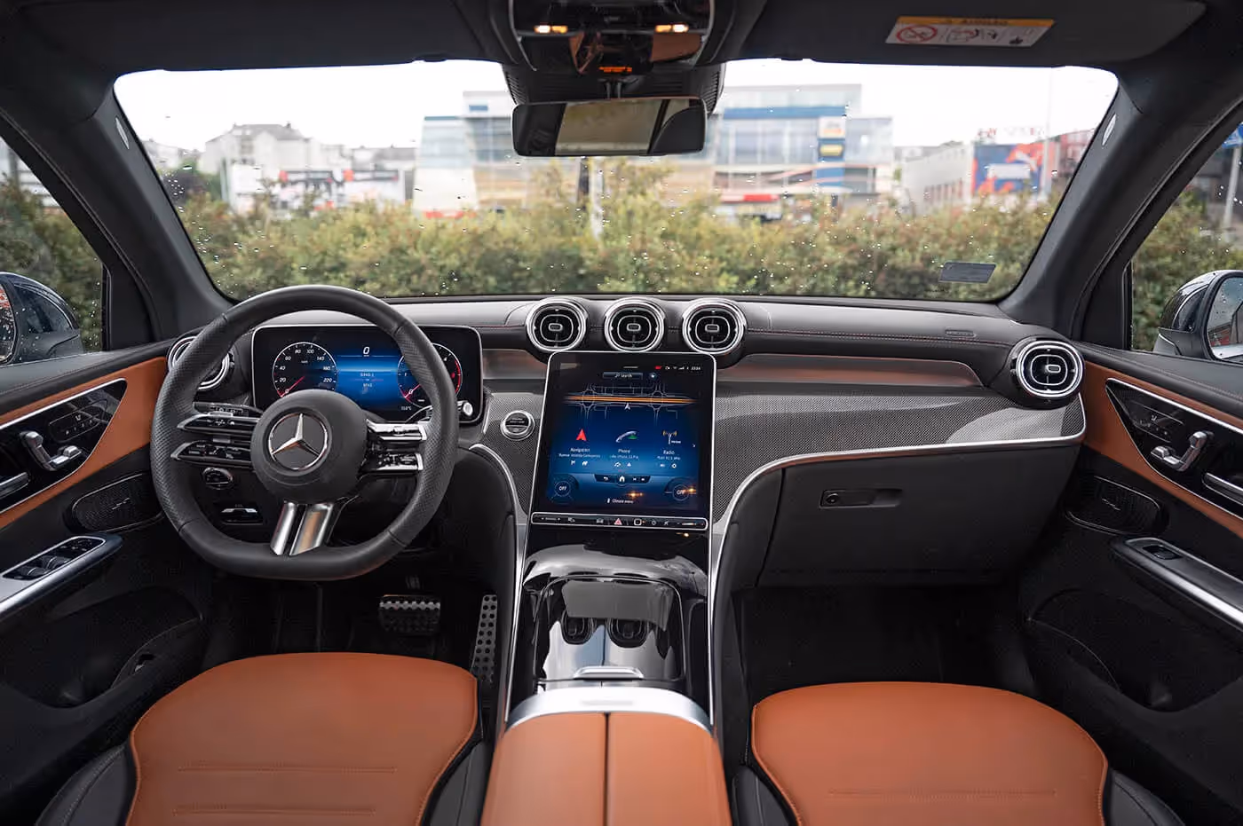 Dvobojna kombinacija u kabini daje na ekstravagantnosti