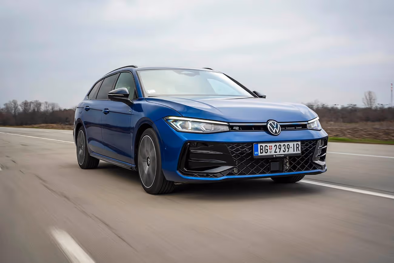 VW Passat B9 2.0 TDI 4Motion R-LINE 