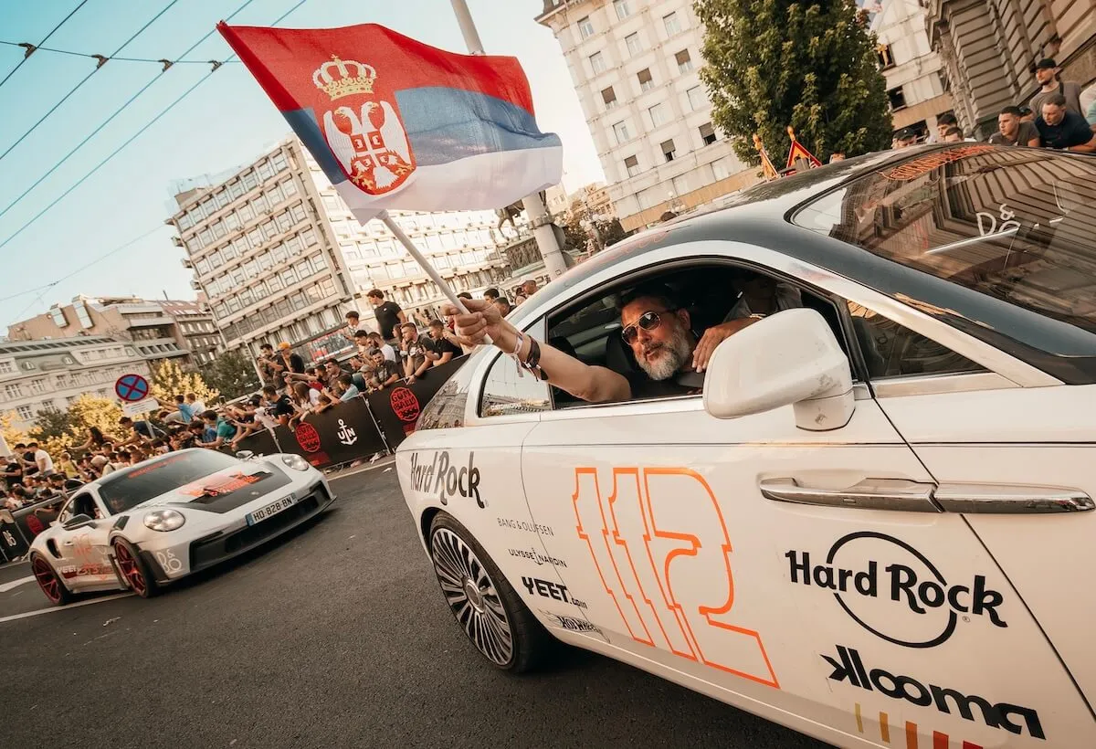 Ekstravagantni karavan superautomobila u prestonici Srbije