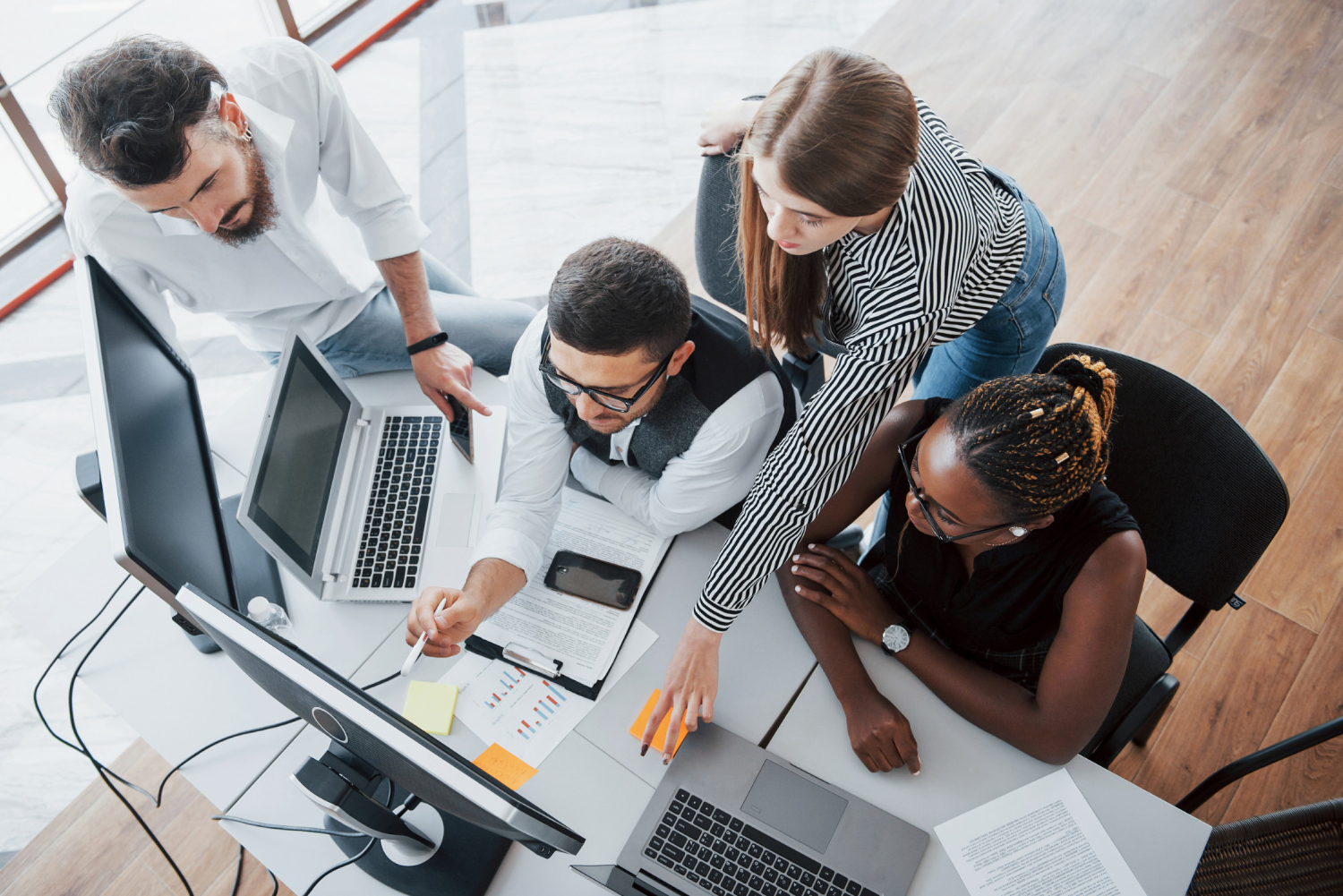 Cómo encontrar la mejor alternativa a una plataforma de experiencia del empleado para tu empresa en 2026 