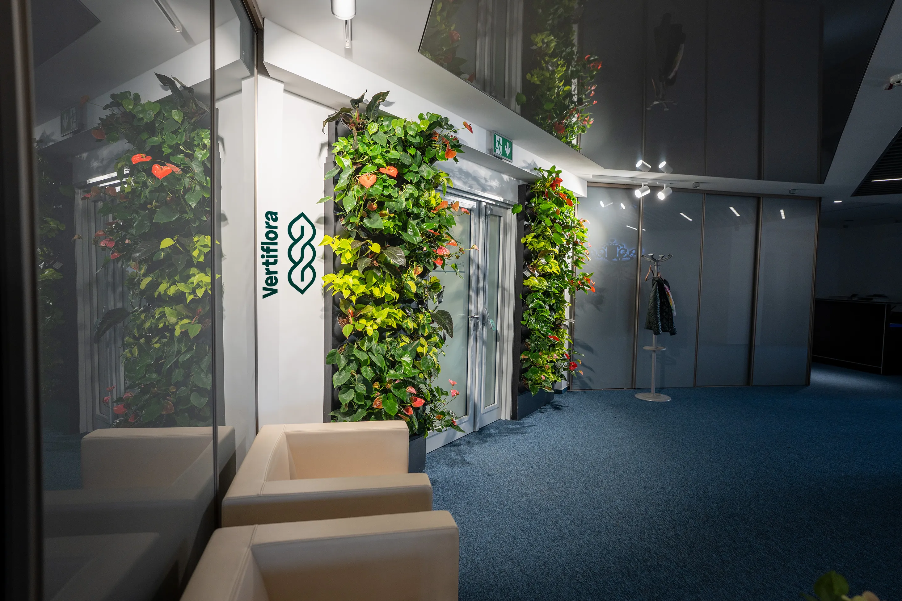 zöldfalak távolról balról