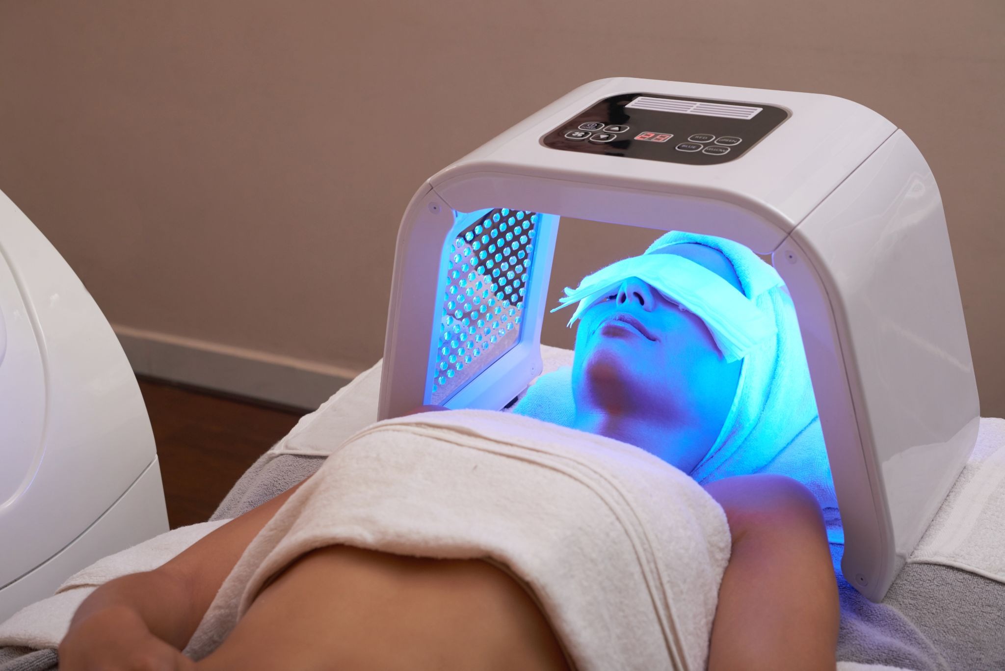 Woman relaxing during a professional blue light therapy session