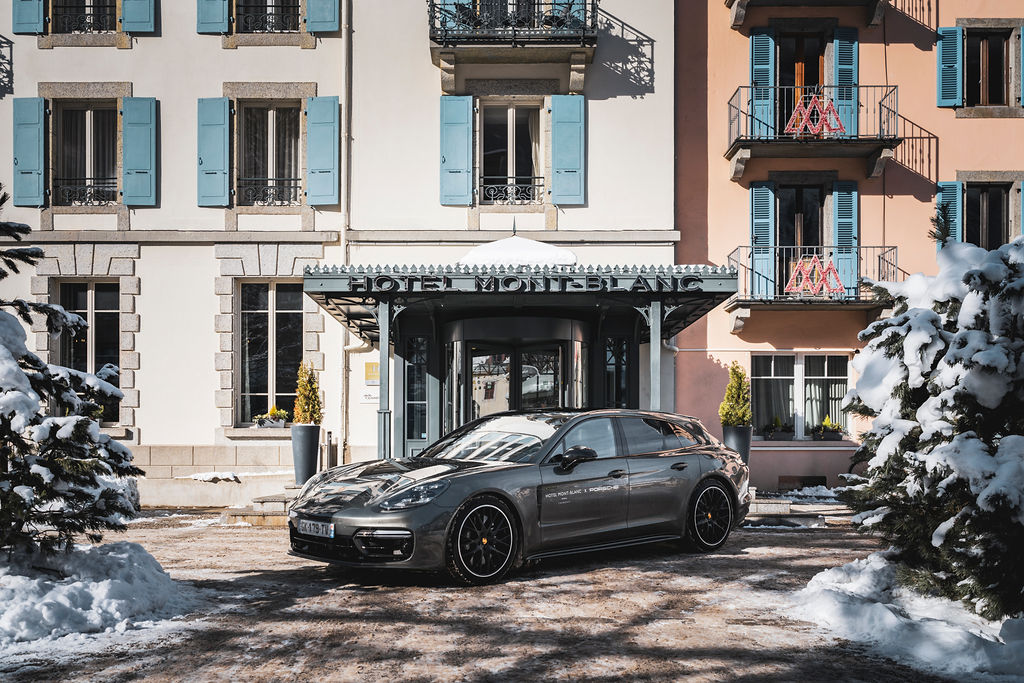 Piscine entourée de neige Hôtel Mont-Blanc Chamonix