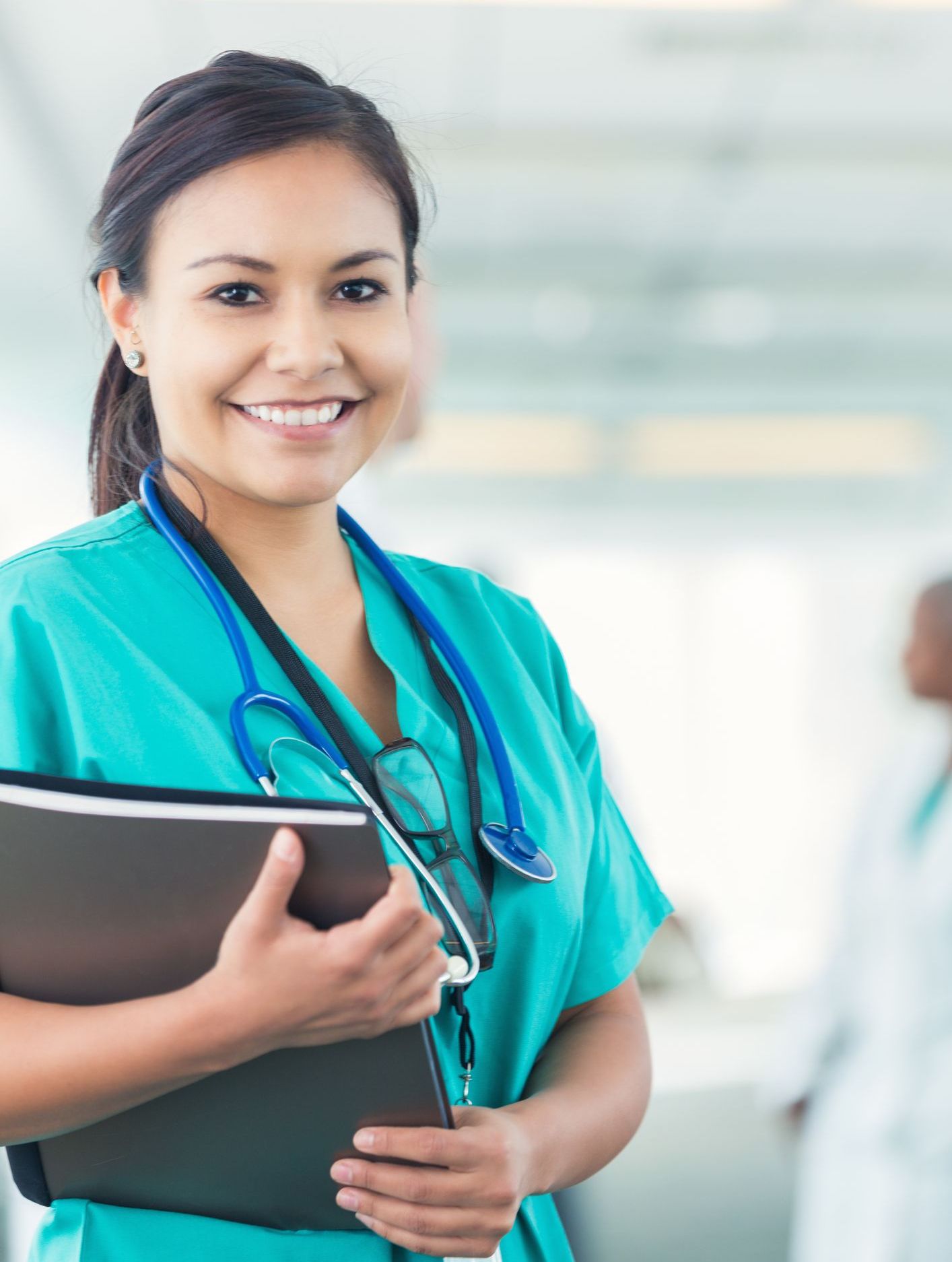 Nurse learner wearing a VR headset