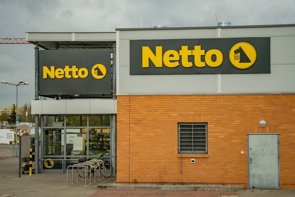 5 Ways Digital Signage Elevates Customer Engagement in Retail - Spaik Digital Ads