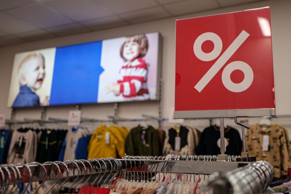5 Proven Ways Digital Signage Boosts Customer Engagement in Retail - Spaik.com.au
