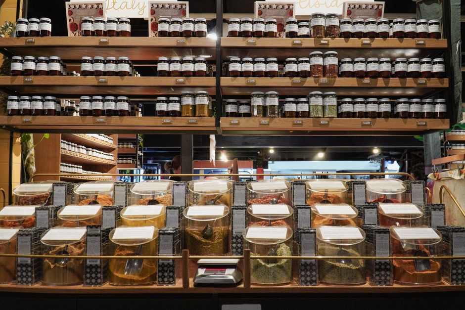 Transforming Retail Environments: Targeting the Australian Market with Effective Online Ads