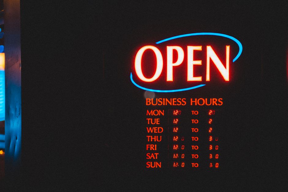 5 Ways Digital Signage Boosts Retail Customer Engagement | Spaik Digital Ad Solutions