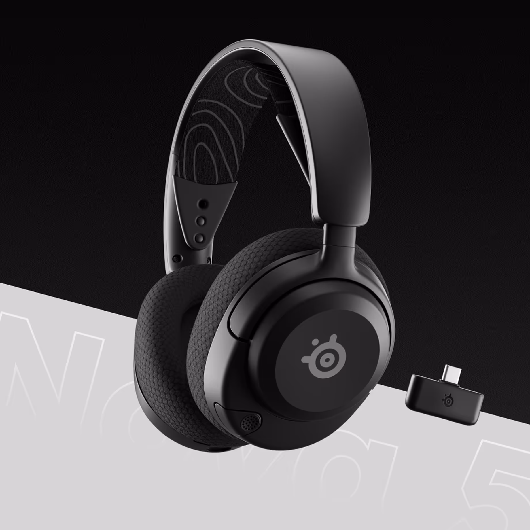 Czarne słuchawki nauszne SteelSeries z mikrofonem i bezprzewodowym nadajnikiem USB-C.