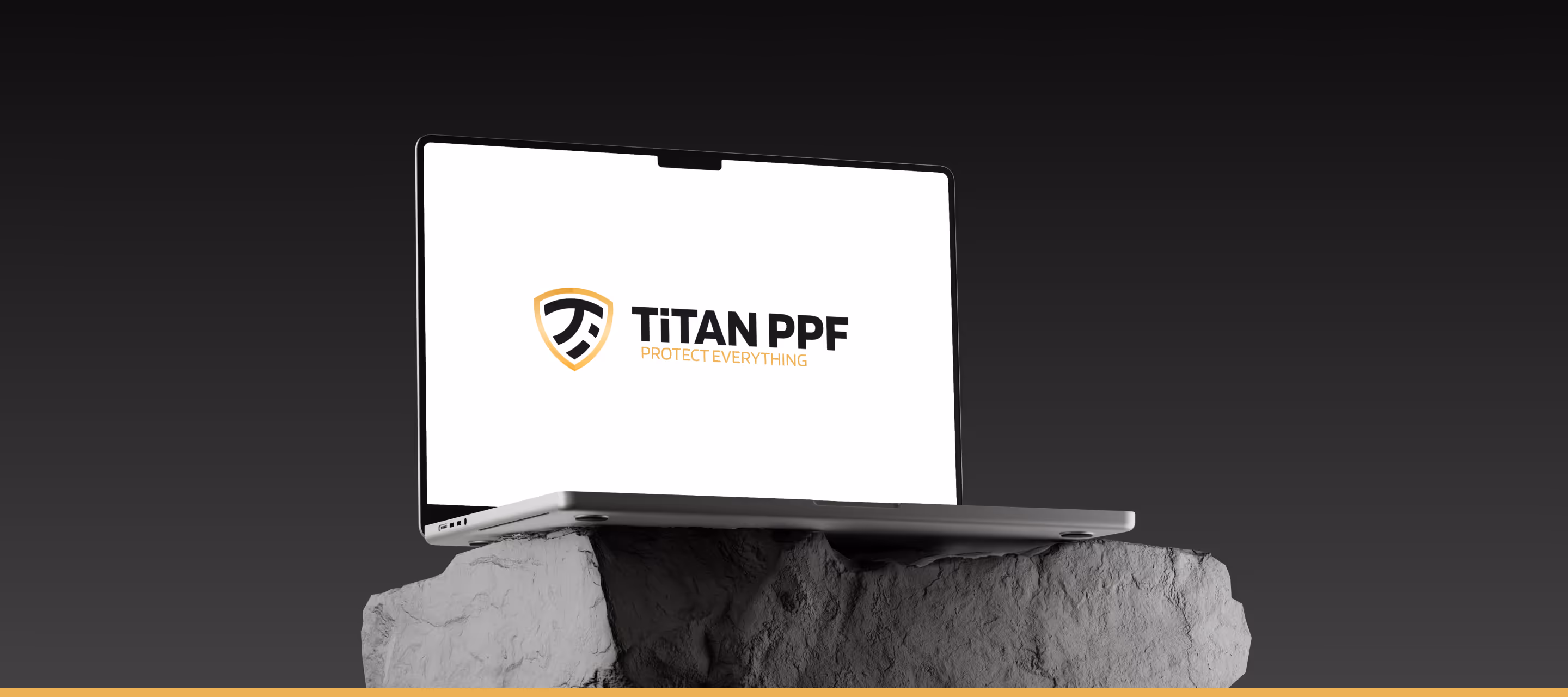 Laptop z logo Titan PPF i hasłem „Chroń wszystko” wyświetlonym na ekranie, umieszczony na kamiennym piedestale z gradientowym, ciemnym tłem.