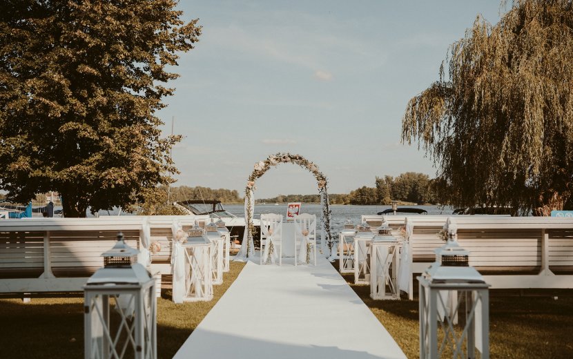 Ceremonia nad jeziorem
