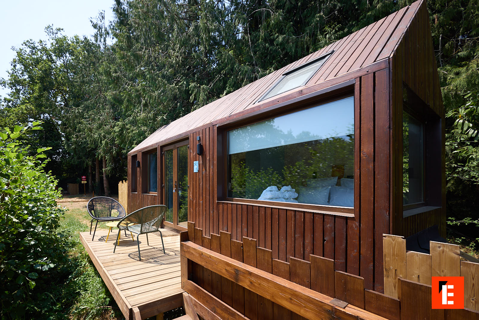 Lodge Pampa Azur en bois avec terrasse et fenêtre panoramique, domaine PAMPA d'Étival-lès-le-Mans