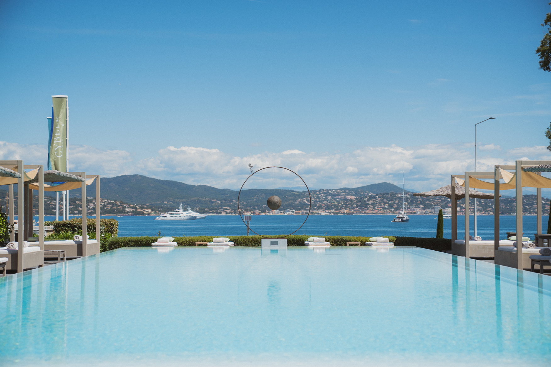 Resort de lujo en Saint-Tropez con jardín, piscinas y azotea