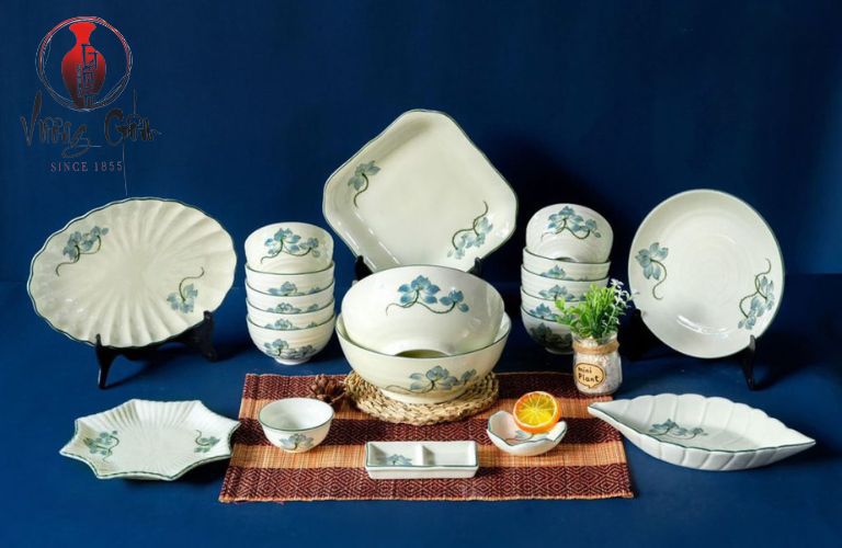 Bộ bát đĩa với họa tiết sen xanh sang trọng 