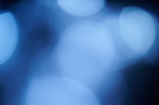 AI agents in data governance, explained with 10 use cases and anonymised enterprise examples: metric governance, data quality, access scoping, audit trails and more.