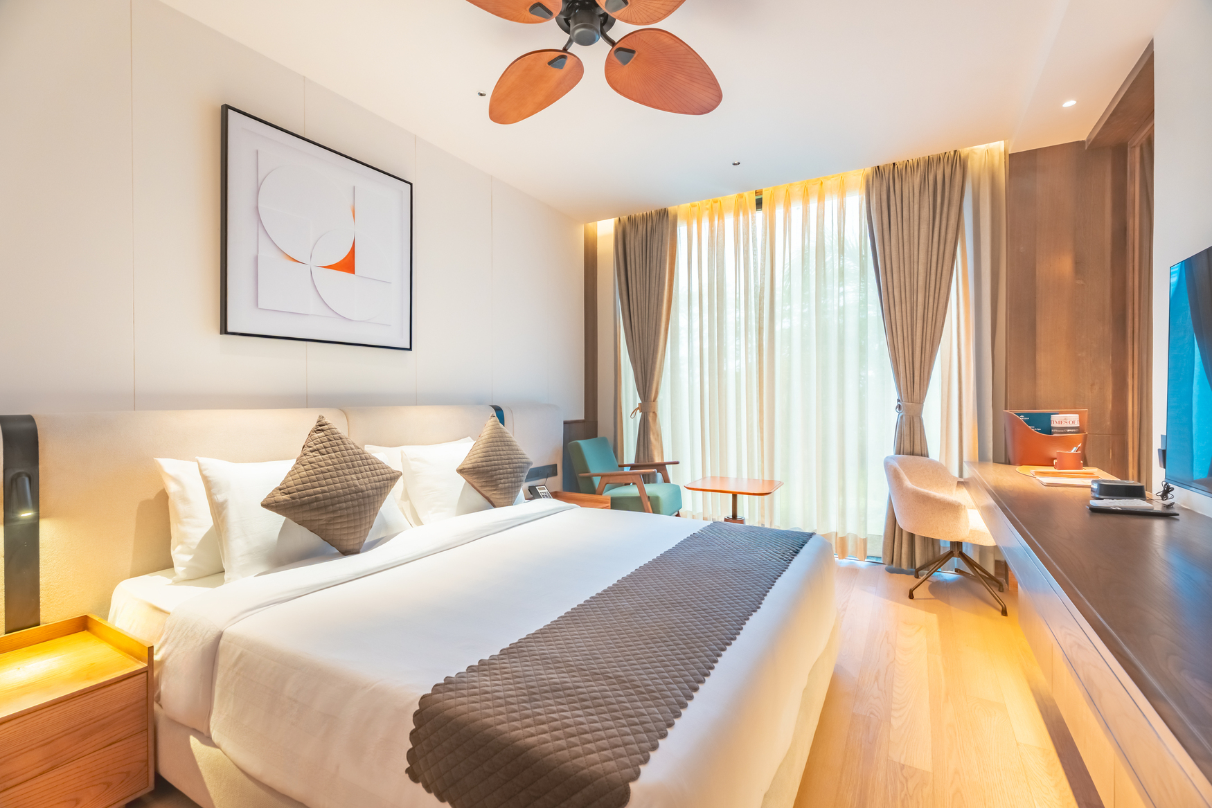 Luxury Suite with Private Balcony