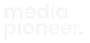 Media Pioneer Logo auf grünem Hintergrund.