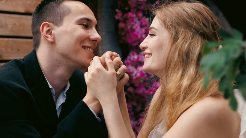 man and woman arm wrestle on their date